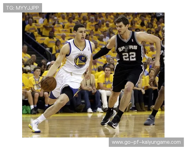 库里连续命中三分，勇士用外线优势夺得比赛